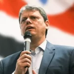 Artigo: Reunião do PL destaca articulações de Flávio Bolsonaro e Tarcísio de Freitas