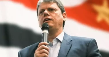 Artigo: O Globo: Tarcísio indica apoio a outro nome para disputa contra Lula em 2026