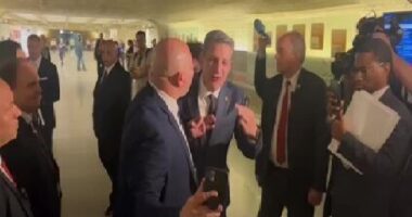 Artigo: Parlamentares discutem após sessão da CPI do 8 de janeiro