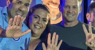 Artigo: João Roma vai a evento com presença de ACM Neto e posa para foto com Bruno Reis