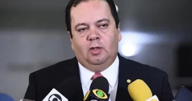 Artigo: Perda de força na Câmara pode levar Elmar para grupo governista