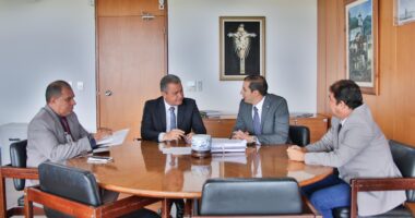 Artigo: Gabriel Nunes se reúne com governo Lula para discutir impactos da chuva em Canudos