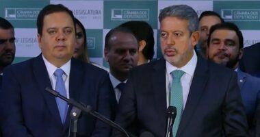 Artigo: Operação da PF fez Elmar perder apoio de Lira na Câmara, diz coluna