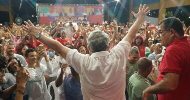 Artigo: Caetano reúne milhares de pessoas para discutir a saúde de Camaçari