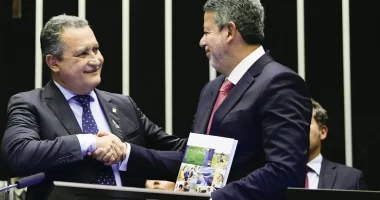 Artigo: Rui Costa recebe pedido de Lira para destravar conversas sobre emendas PIX