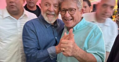 Artigo: Caetano encontra com Lula em dia de anúncio de obras para Camaçari