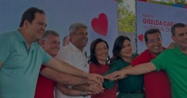 Artigo: Deputados do UB dividem palanque com Jerônimo durante convenção em cidade baiana