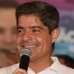 Artigo: ACM Neto dará apoio a Flávio Bolsonaro já no primeiro turno, diz coluna