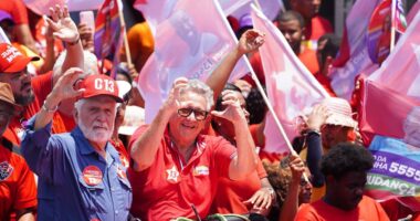 Artigo: Depois de Jerônimo e Rui, Caetano leva Jaques Wagner a caminhada com 20 mil pessoas em Camaçari