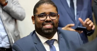 Artigo: Após escolha de deputada, baiano teria sido cotado para assumir ministério, diz jornal