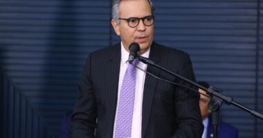 Artigo: Deputado baiano diz que Ciro Gomes deixou o PDT “pela janela”