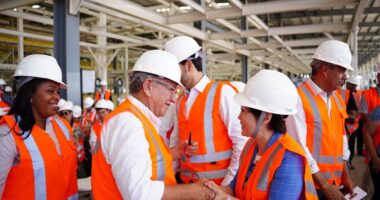 Artigo: Caetano destaca geração de empregos com a BYD em Camaçari e discute qualificação da população