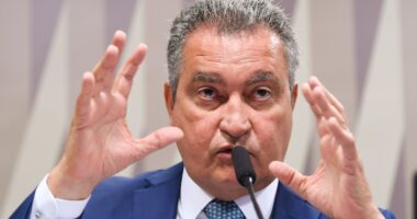 Artigo: Em reunião, Rui Costa faz cobrança a ministros de Lula