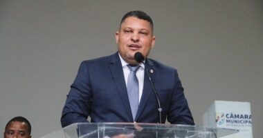 Artigo: Presidente da Câmara de Teixeira de Freitas exonera 53 servidores comissionados