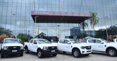 Artigo: Jerônimo entrega novas viaturas e anuncia aumento do efetivo policial