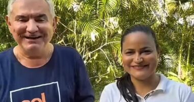 Artigo: Em novo afronte, Coronel surge ao lado de Débora Régis