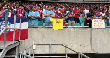 Artigo: Professores de Salvador fazem protesto contra Bruno Reis na Fonte Nova