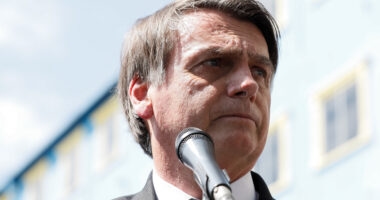 Artigo: Prisão de Jair Bolsonaro em quartel do Exército é descartada, diz revista