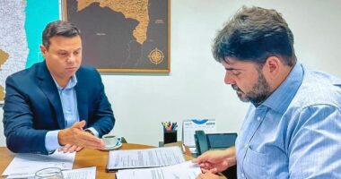Artigo: Deputado do União Brasil surge em foto tendo reunião com Adolpho Loyola