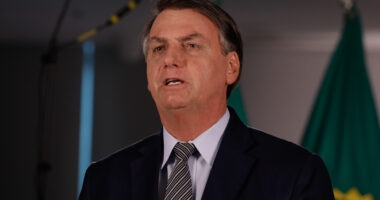Artigo: O Globo: Luiz Fux pede revisão de voto e deve adiar prisão de Bolsonaro