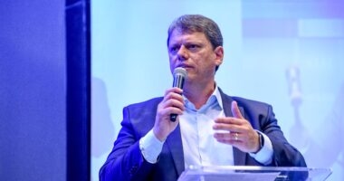 Artigo: O Globo: Tarcísio desiste de candidatura e já tem nome para apoiar à presidência