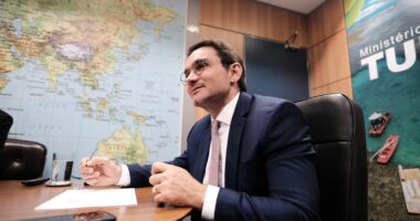 Artigo: União Brasil deixa ministro de Lula de fora de reunião que pode expusa-lo do partido