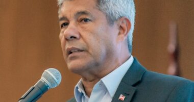 Artigo: Jerônimo Rodrigues dá bronca em deputados que votaram na PEC da Blindagem