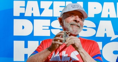 Artigo: Lula provoca Bolsonaro e defende soberania do Brasil; “não tem motociata”