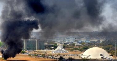Artigo: Banheiros são incendiados durante voto de Moraes em julgamento de Bolsonaro