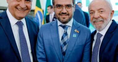 Artigo: Do União Brasil, prefeito de Ilhéus aparece ao lado de Rui e Lula em Brasília