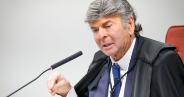 Artigo: Luiz Fux pede que Bolsonaro e aliados sejam absolvidos do crime de organização criminosa