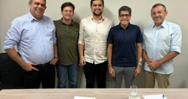 Artigo: Juntos novamente, João Roma visita ACM Neto na sede do União Brasil