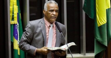 Artigo: Isidório detona filho de Bolsonaro e comemora encontro entre Lula e Donald Trump