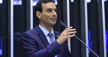 Artigo: Por fidelidade a ACM Neto, Léo Prates confirma que pode deixar o PDT