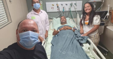 Artigo: Publicação de vereador ao lado de assessor internado gera críticas nas redes