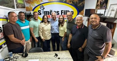 Artigo: Apoio esvazia: só 6 dos 17 vereadores aparecem para foto com Kátia Oliveira