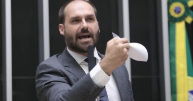 Artigo: Petistas usam slogam de Trump e dizem que Eduardo Bolsonaro “fez Lula grande de novo”