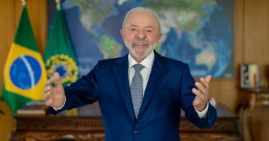 Artigo: Pesquisa Atlas/Bloomberg crava Lula como favorito para quarto mandato em 2026