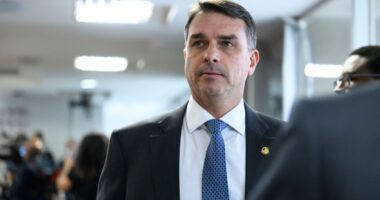 Artigo: Flávio Bolsonaro confirma que será candidato a presidente em 2026