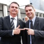 Artigo: Flávio Bolsonaro muda novamente discurso sobre candidatura à presidência