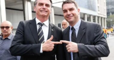 Artigo: Flávio Bolsonaro muda novamente discurso sobre candidatura à presidência