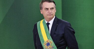 Artigo: Justiça pede suspensão de benefícios para ex-presidentes após prisão de Bolsonaro