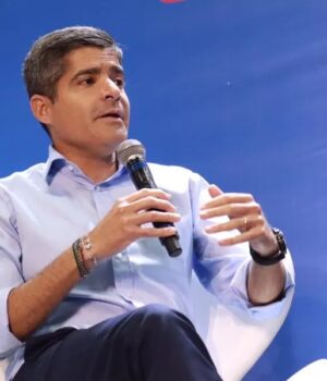 Artigo: ACM Neto viaja para se reunir com Kassab e quer se filiar ao PSD, diz site