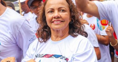 Artigo: Aladilce Souza critica aumento da tarifa de ônibus em Salvador