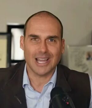 Artigo: PF cita Eduardo Bolsonaro em processo por abandono de cargo e ex-deputado pode ser demitido