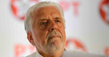 Artigo: Jaques Wagner desafia ACM Neto e cobra resultados na área da educação