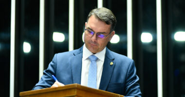 Artigo: Folha: aliados orientam Flávio a evitar ataques contra Dias Toffoli e STF em pré-campanha