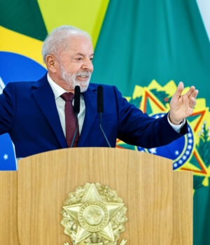 Artigo: Lula barra supersalários e novos “penduricalhos” para servidores da Câmara, Senado e TCU