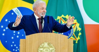 Artigo: Lula barra supersalários e novos “penduricalhos” para servidores da Câmara, Senado e TCU