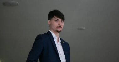 Artigo: Vereadora confronta Jair Renan e lista nomes melhores que Flávio para a Presidência